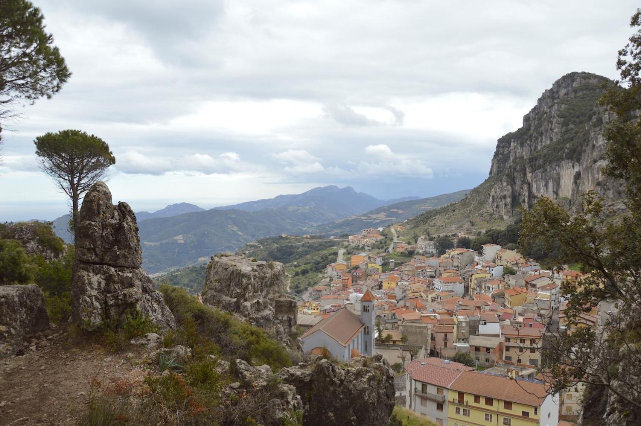 Sardinia Climbing House Bed & Breakfast Ulassai ภายนอก รูปภาพ